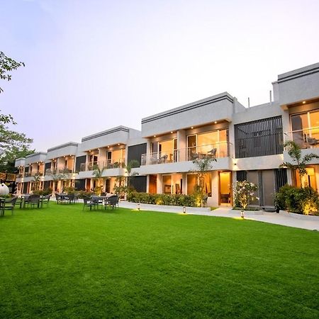 Meritas Aura Resort Lonavala Bagian luar foto
